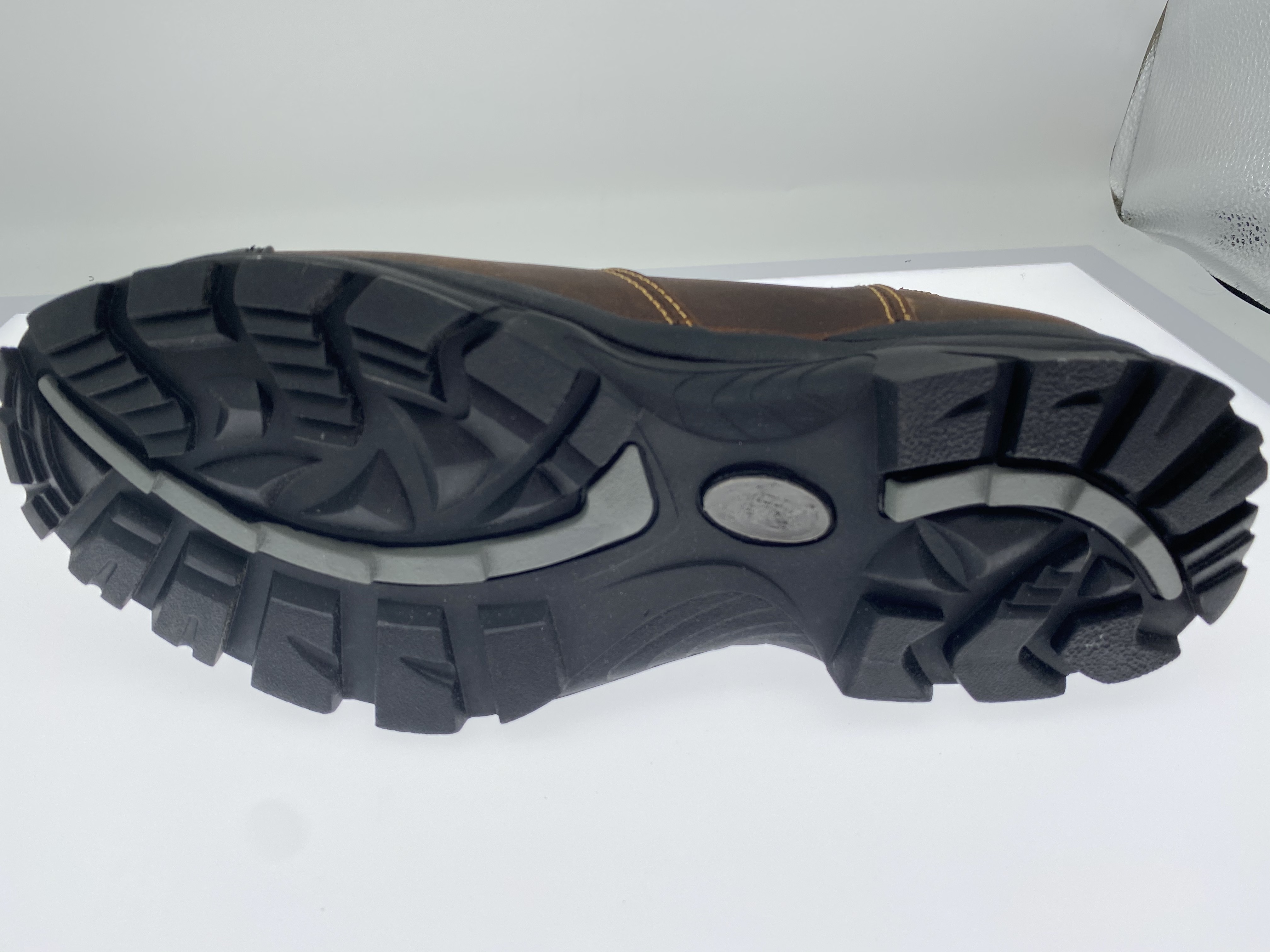 Why use rubber soles for labor insurance shoes